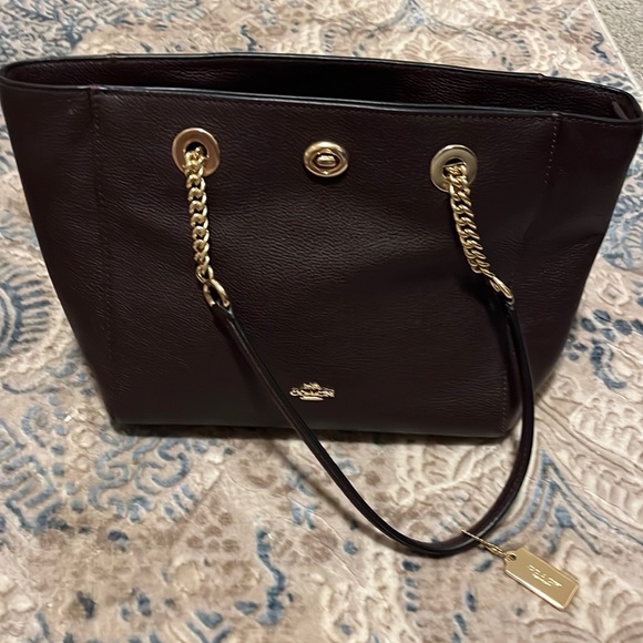 Ready for fall…Cute coach purse with gold chain strap. - Picture 3 of 3